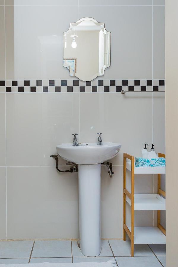 7 On Annandale B&B East London Dış mekan fotoğraf